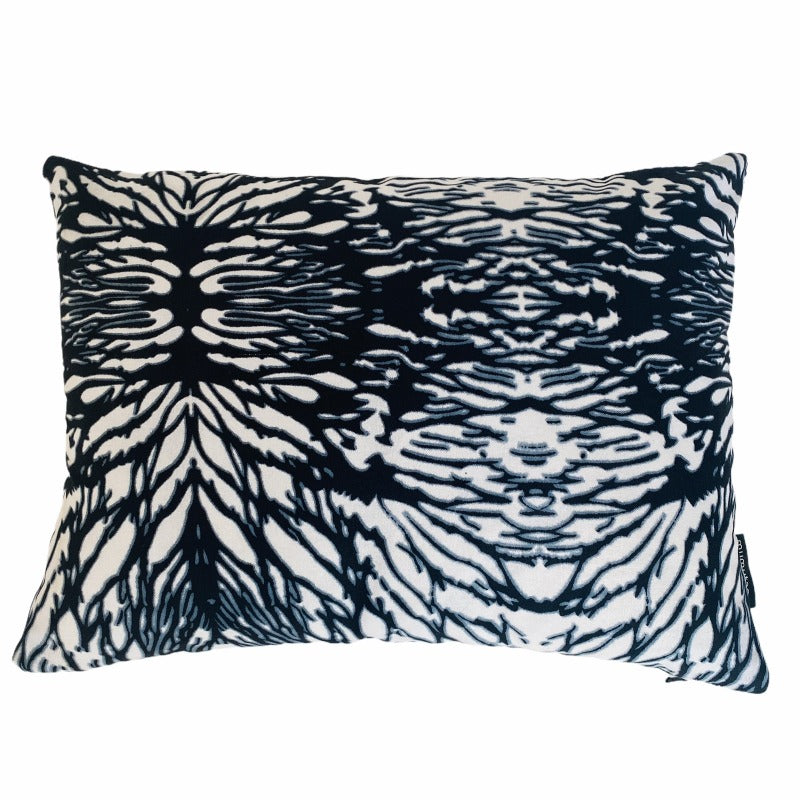 Ijoko zebra cushion 30x40 cm